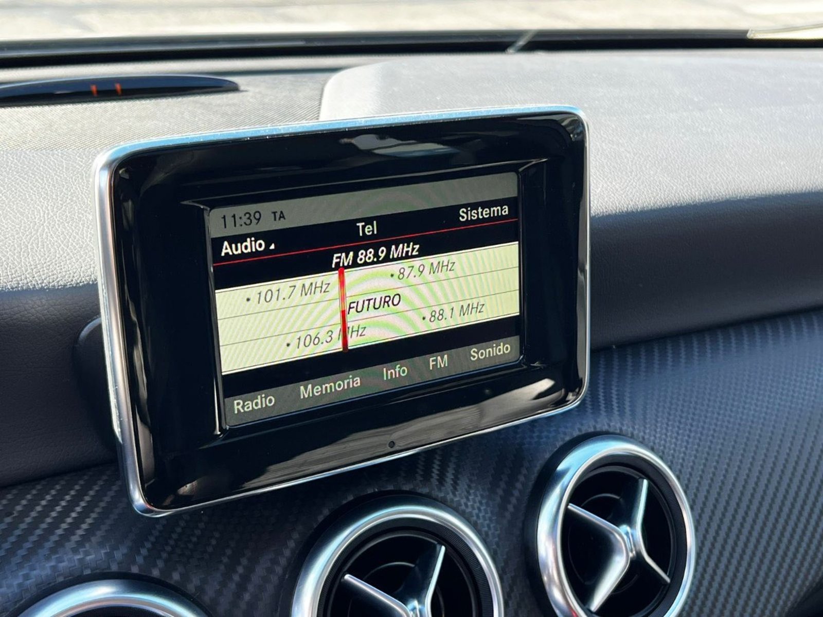 Mercedes-Benz A200 BLUEEFFICIENCY 1.6 MT 2014 - Imagen 13 de 20