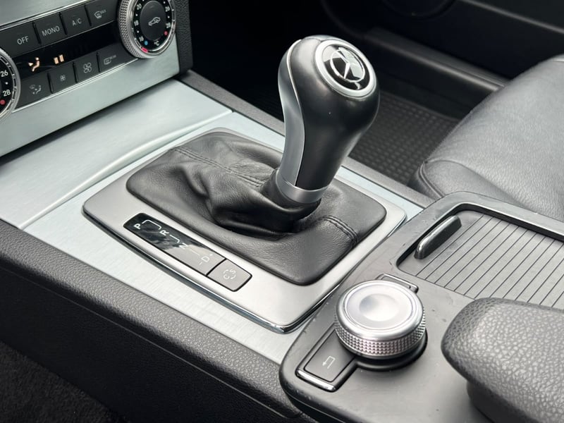 Mercedes-Benz C300 AVANTGARDE V6 2010 - Imagen 17 de 20