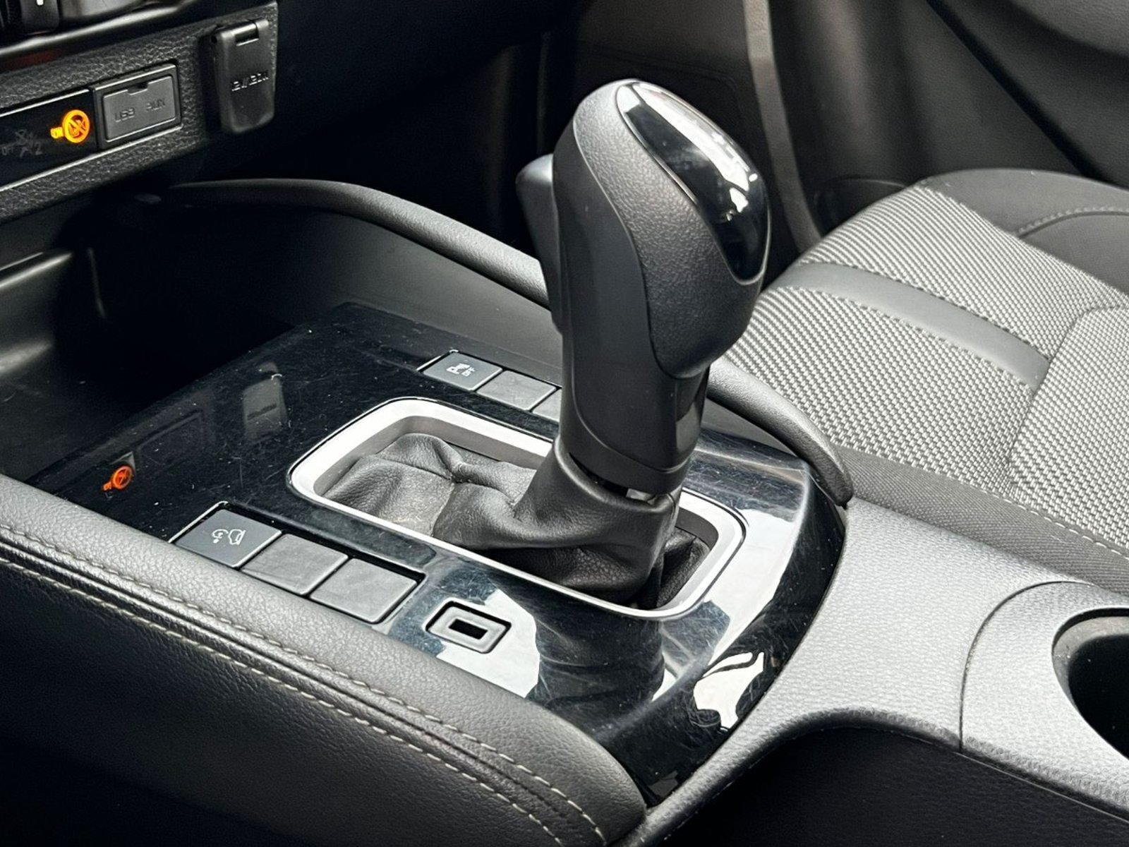 MAZDA BT-50 4X4 DIESEL 3.0 2023 - Imagen 16 de 18