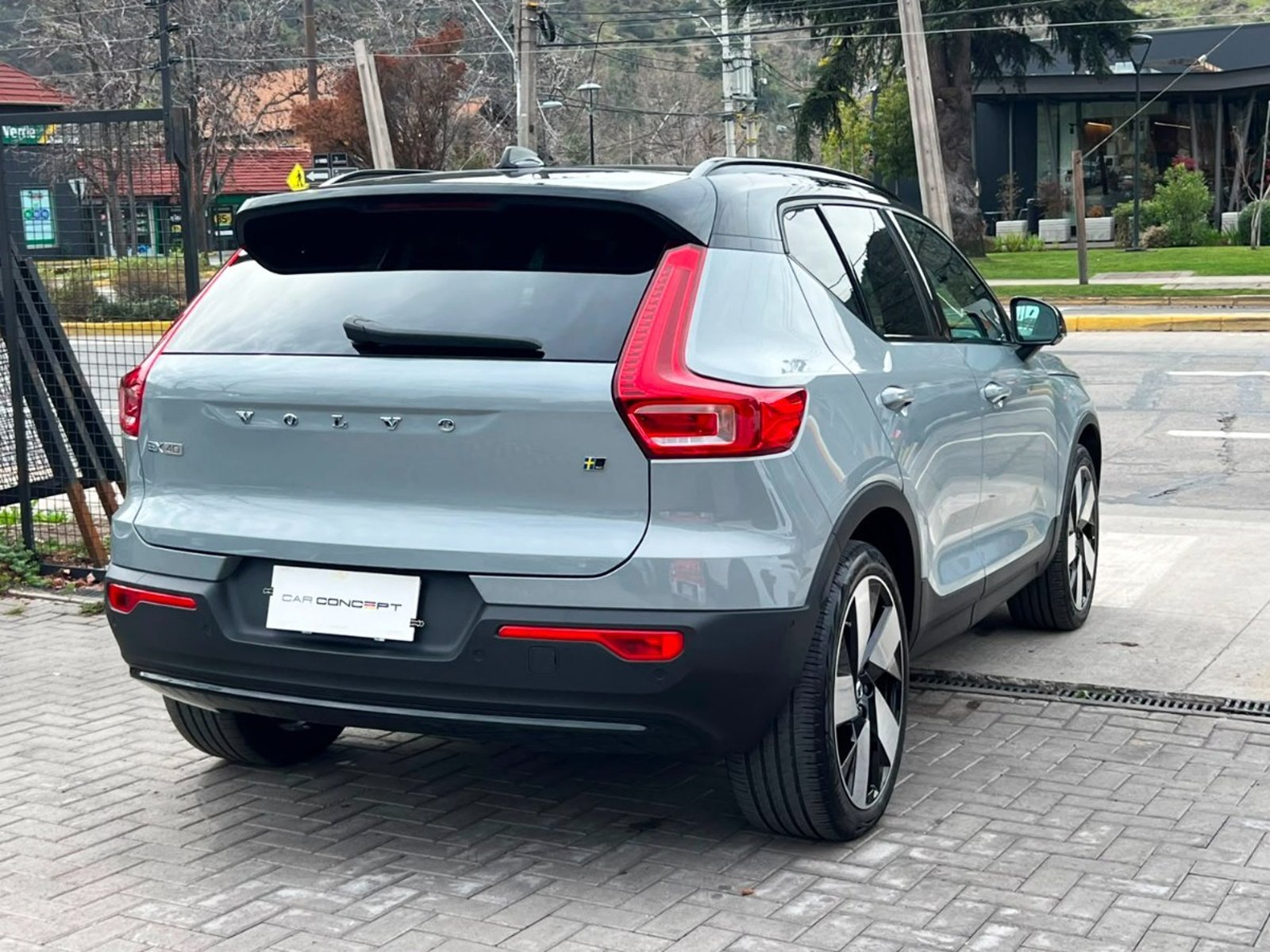 Volvo EX40 P8 AWD 2025 - Foto 4 de 19