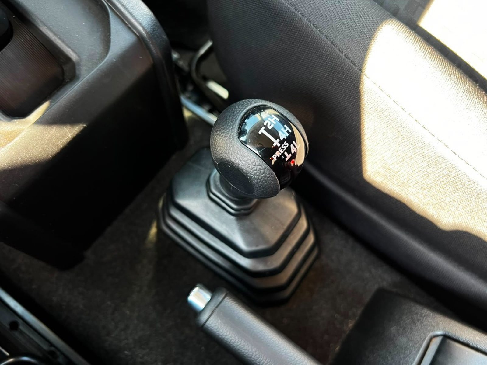 SUZUKI JIMNY GLX 4X4 1.5 AT 2021 - Imagen 17 de 19