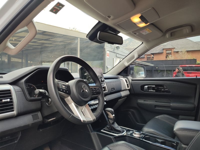 Mitsubishi L200 DAKAR XR 4X4 2.4 AT 2025 - Imagen 11 de 18