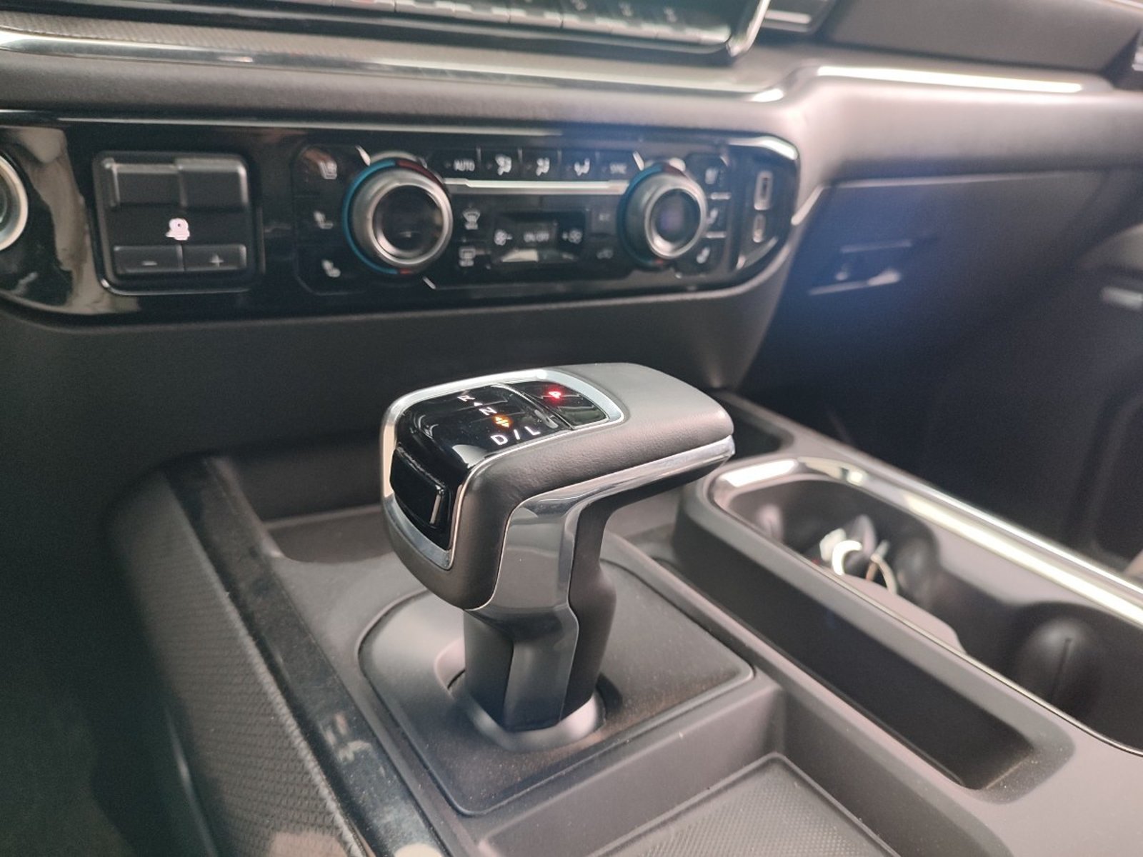 Chevrolet SILVERADO ZR2 6.2L 4WD 2023 - Imagen 14 de 18