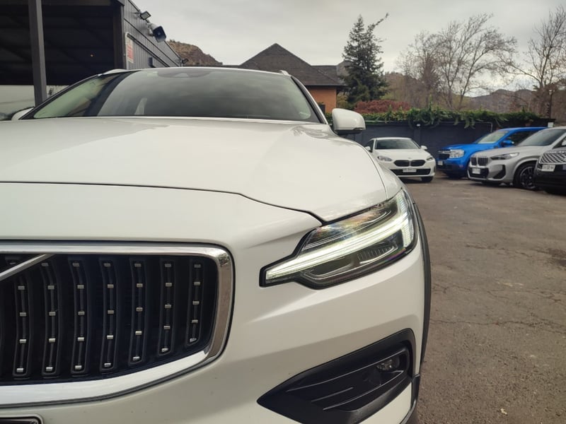 Volvo V60 CROSS COUNTRY II B5 4WD 2.0 2022 - Imagen 3 de 17