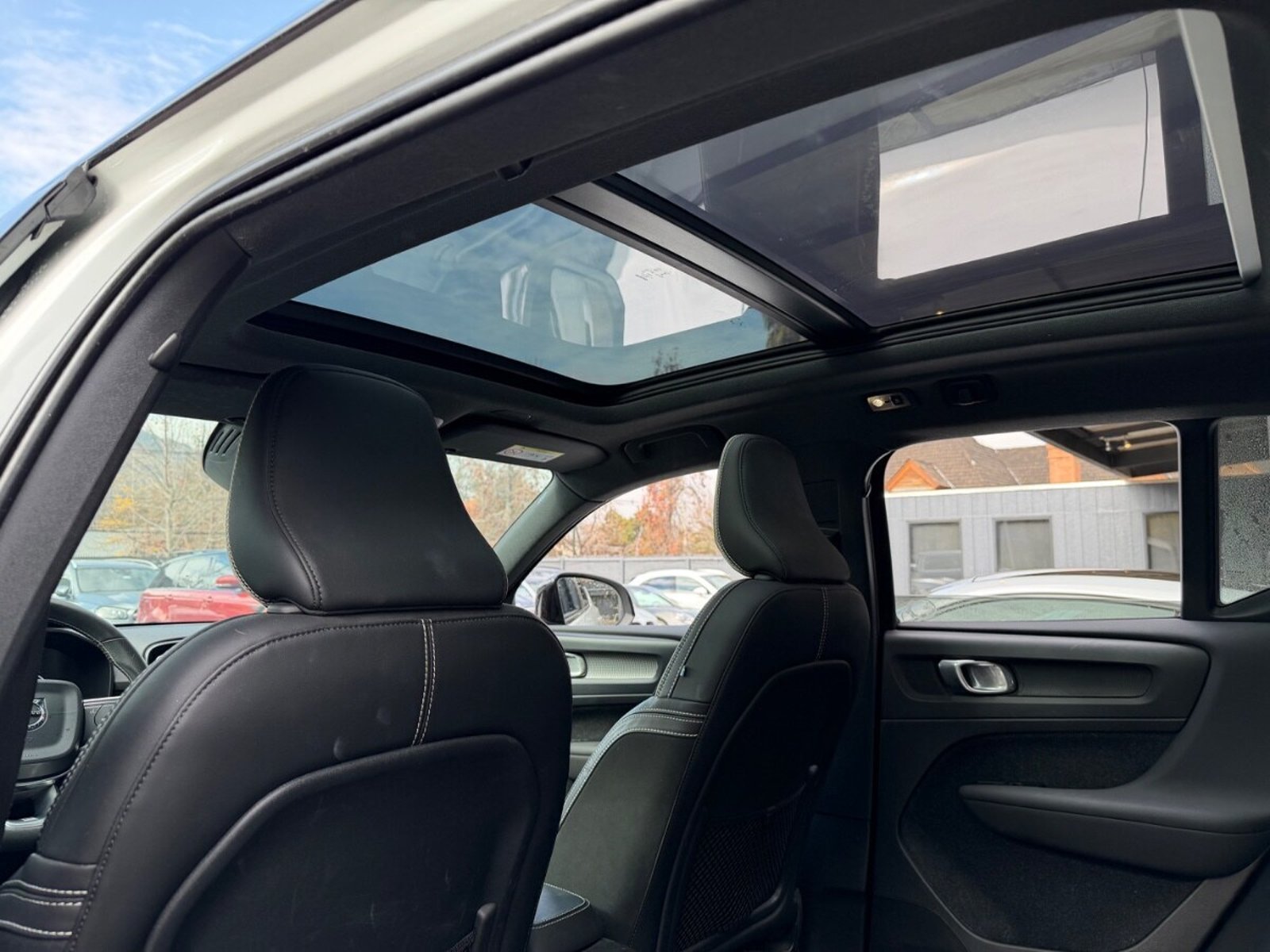 VOLVO XC40 T5 R-DESIGN PLUS 2.0 AWD 2020 - Imagen 10 de 17