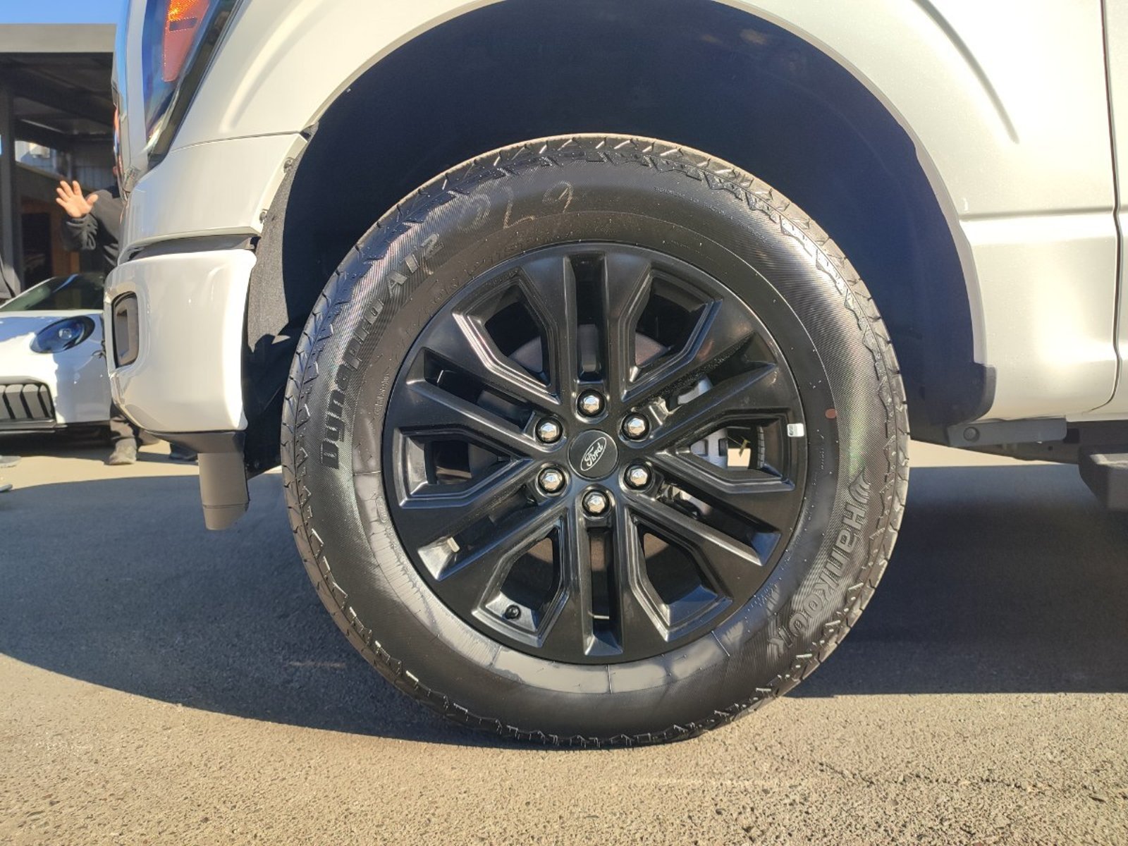 FORD F-150 LARIAT BLACK 5.0 V8 4X4 2026 - Foto 4 de 19