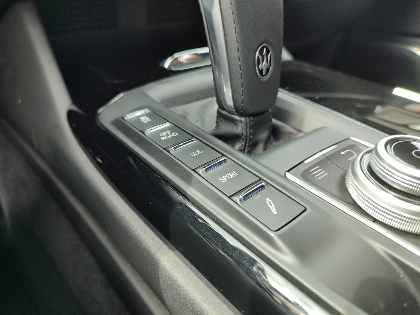 Maserati LEVANTE GRANSPORT 3.0 Q4 AT 2021 - Imagen 15 de 18