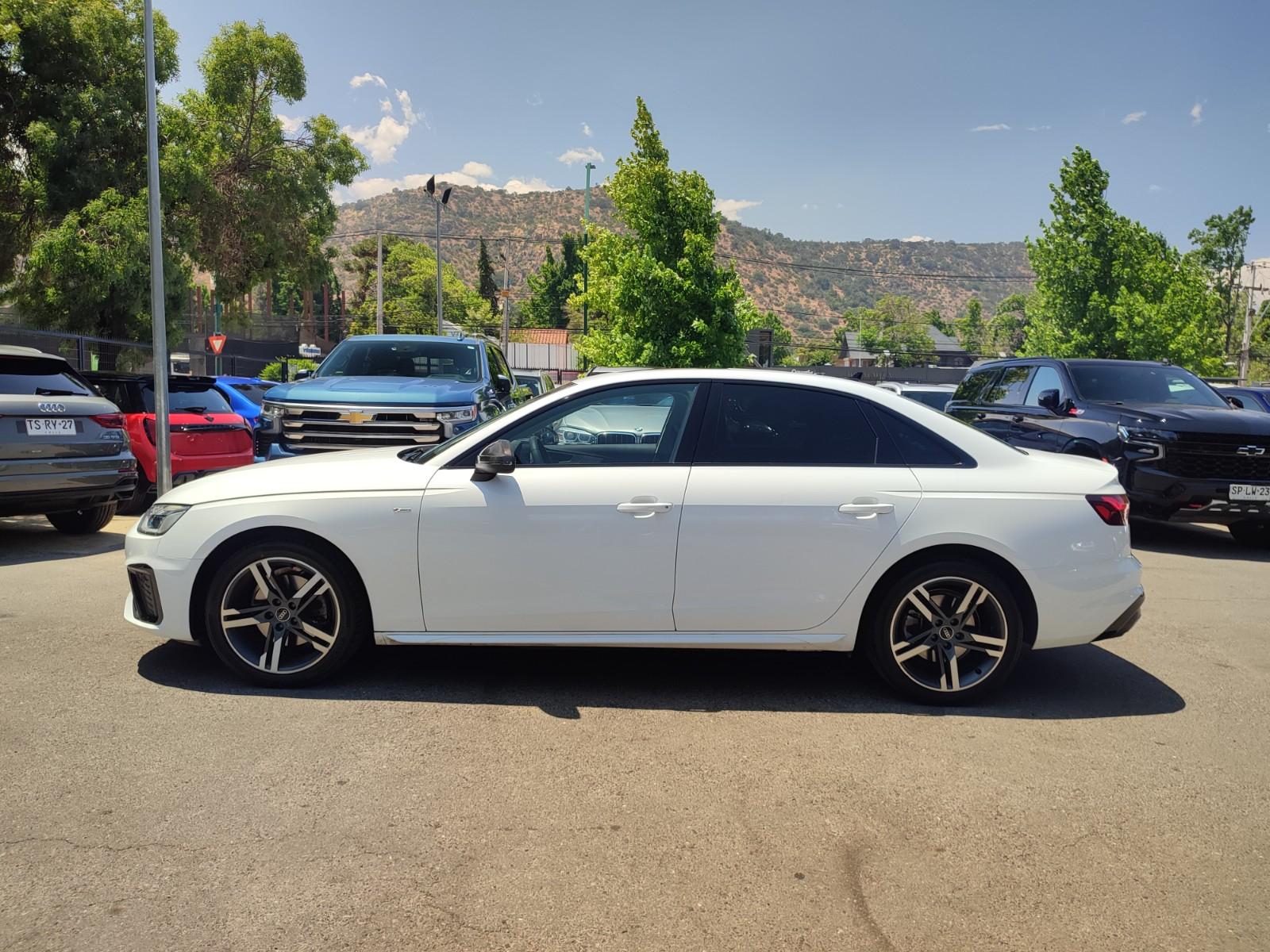 Audi A4 35 TFSI 2.0 DARK EDITION 2024 - Foto 4 de 16
