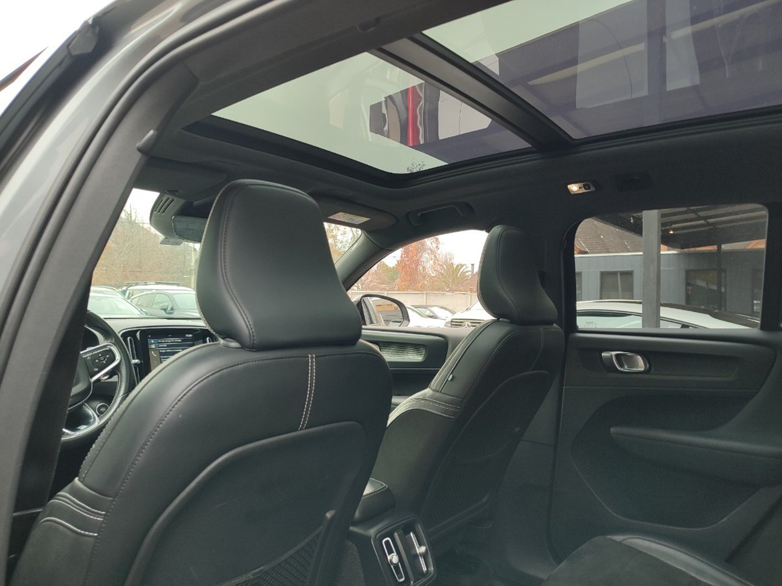 VOLVO XC40 T5 R-DESIGN PLUS 2.0 AWD 2019 - Imagen 10 de 18