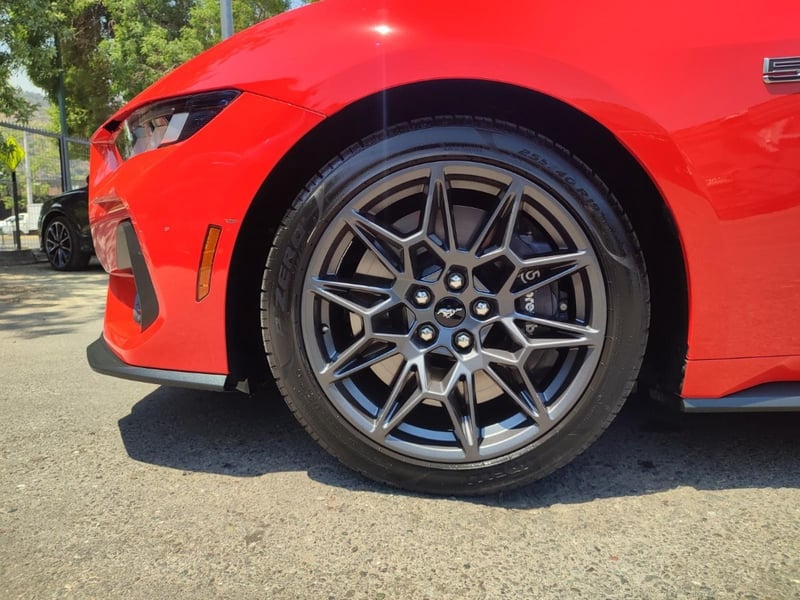 Ford MUSTANG GT PREMIUM 5.0 V8 2025 - Imagen 8 de 17