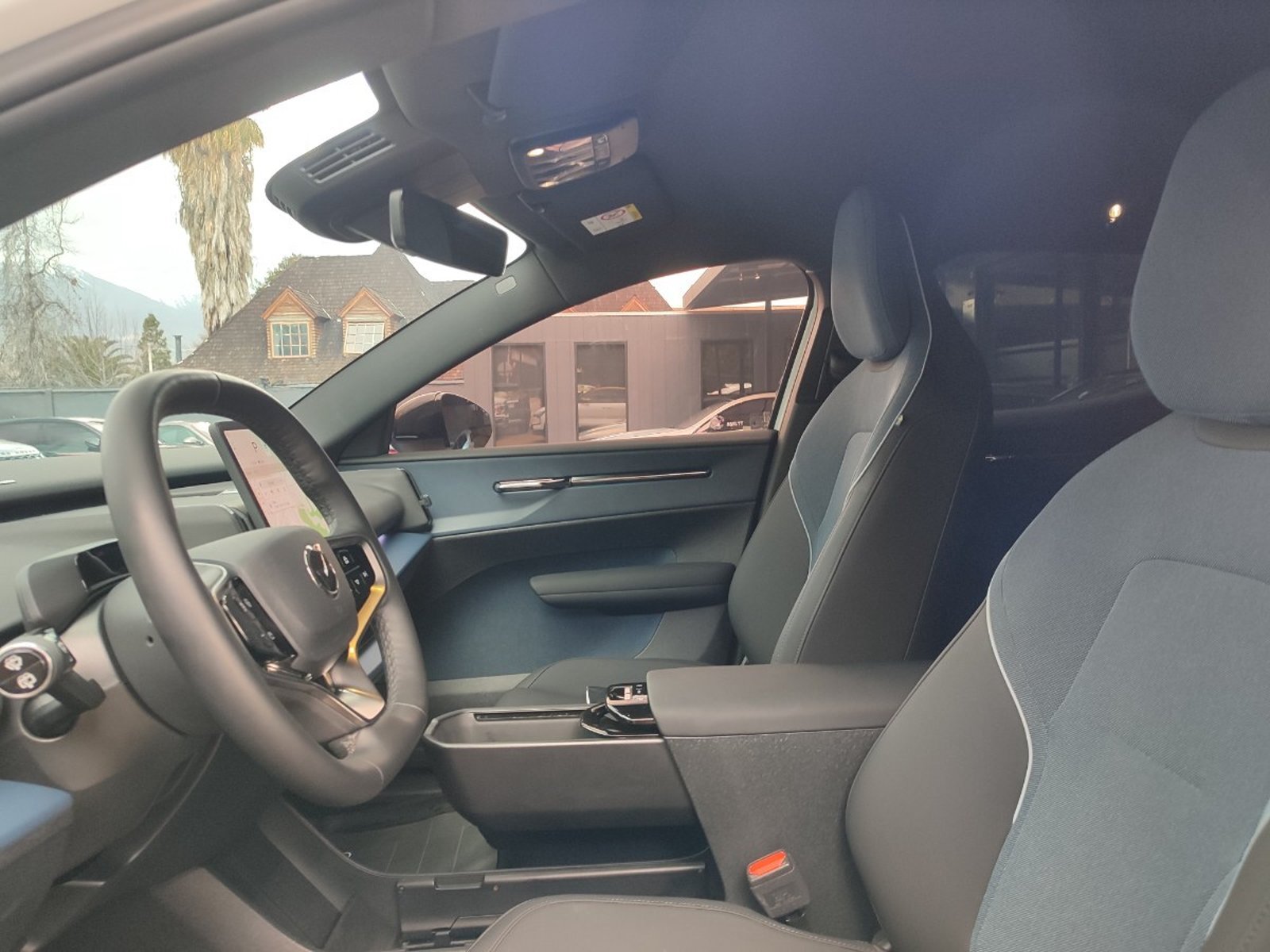 Volvo EX30 PLUS E60 BEV 69 KWH 2025 - Imagen 10 de 15
