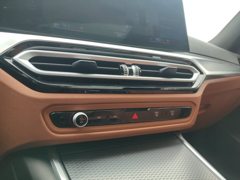 BMW 330I TOURING 2.0 LCI M SPORT 2024 - Imagen 13 de 16