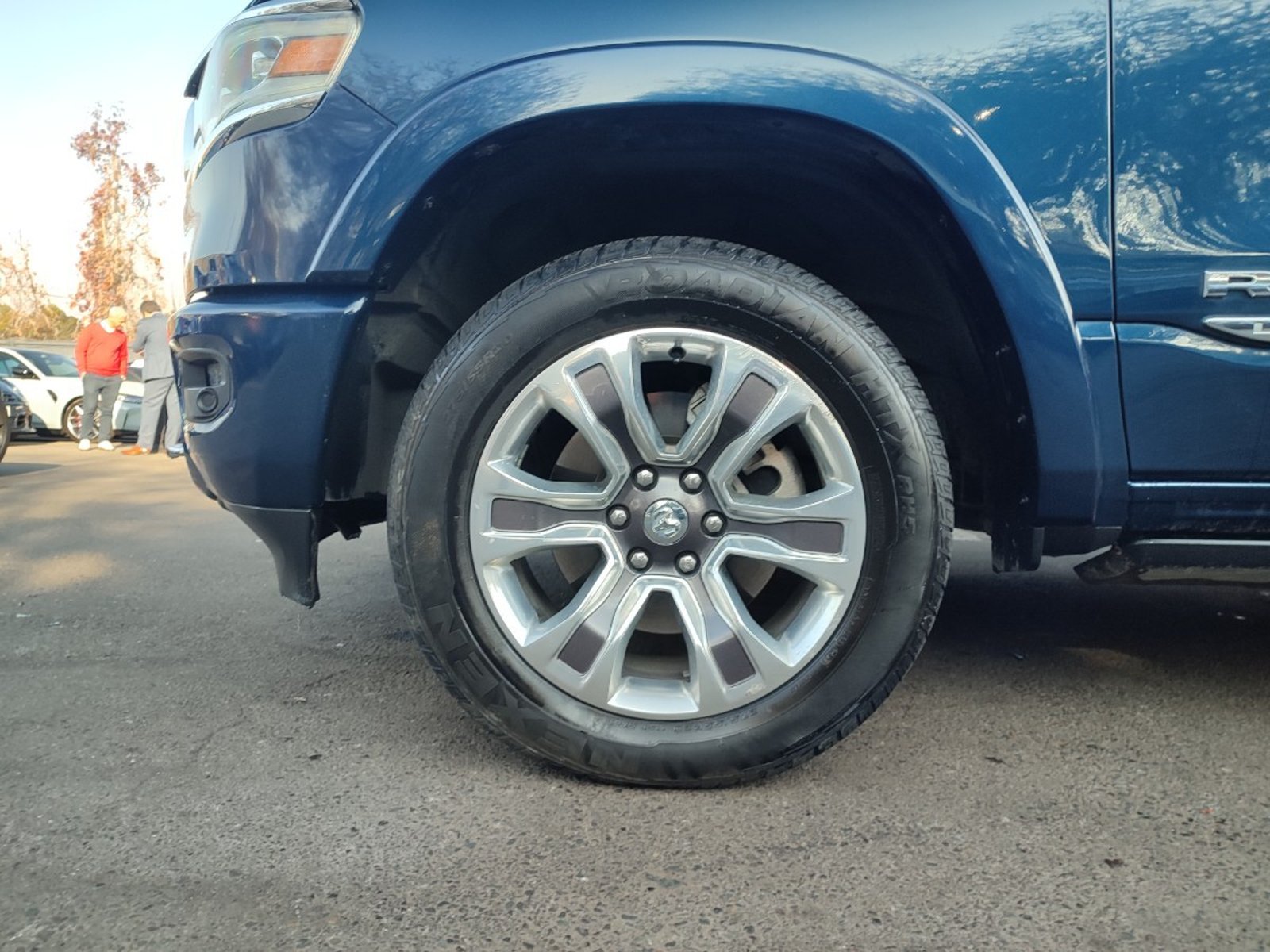 RAM 1500 LIMITED 5.7 CREW CAB 4X4 2024 - Foto 4 de 18