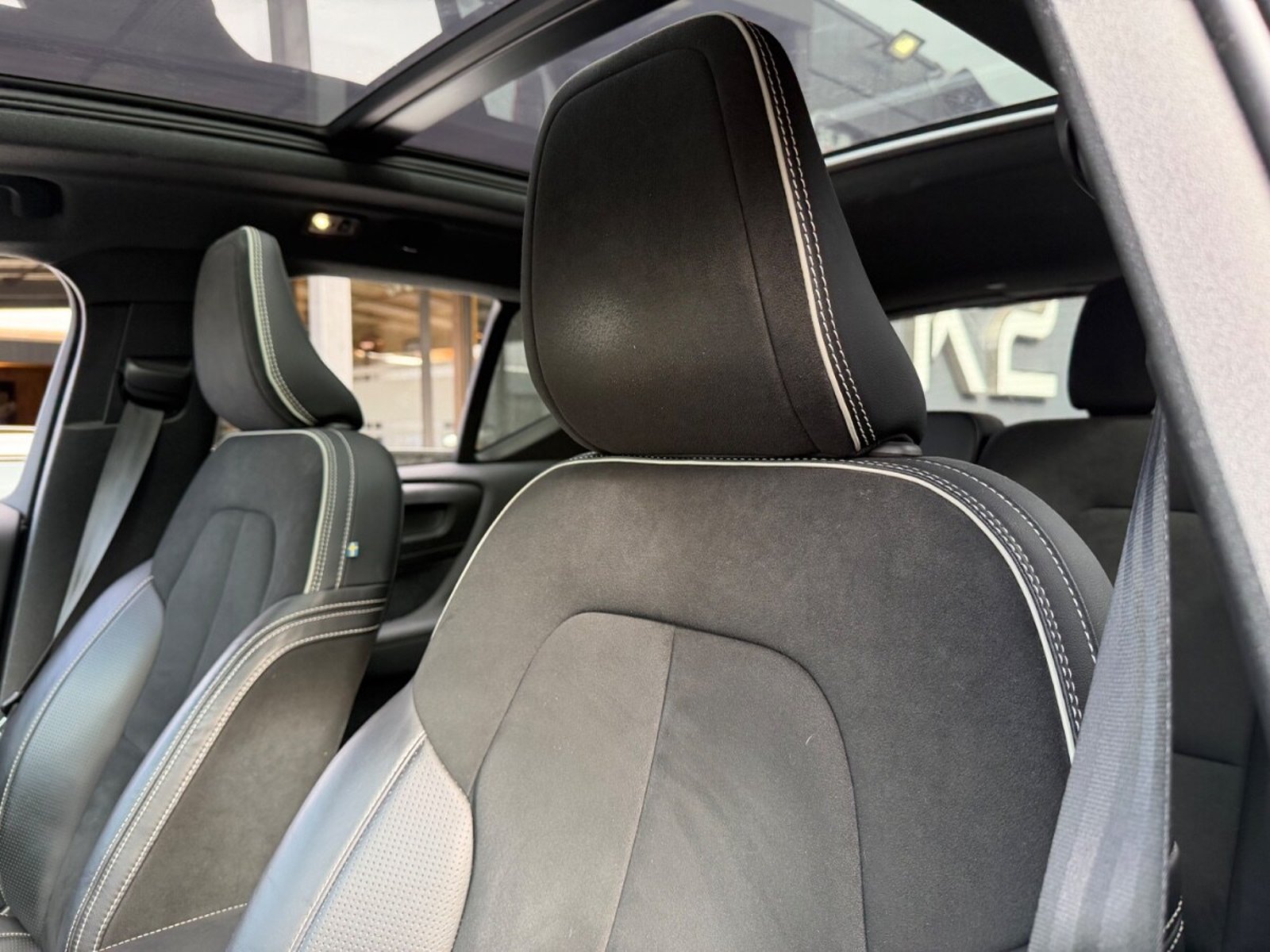 VOLVO XC40 T5 R-DESIGN PLUS 2.0 AWD 2020 - Imagen 12 de 17