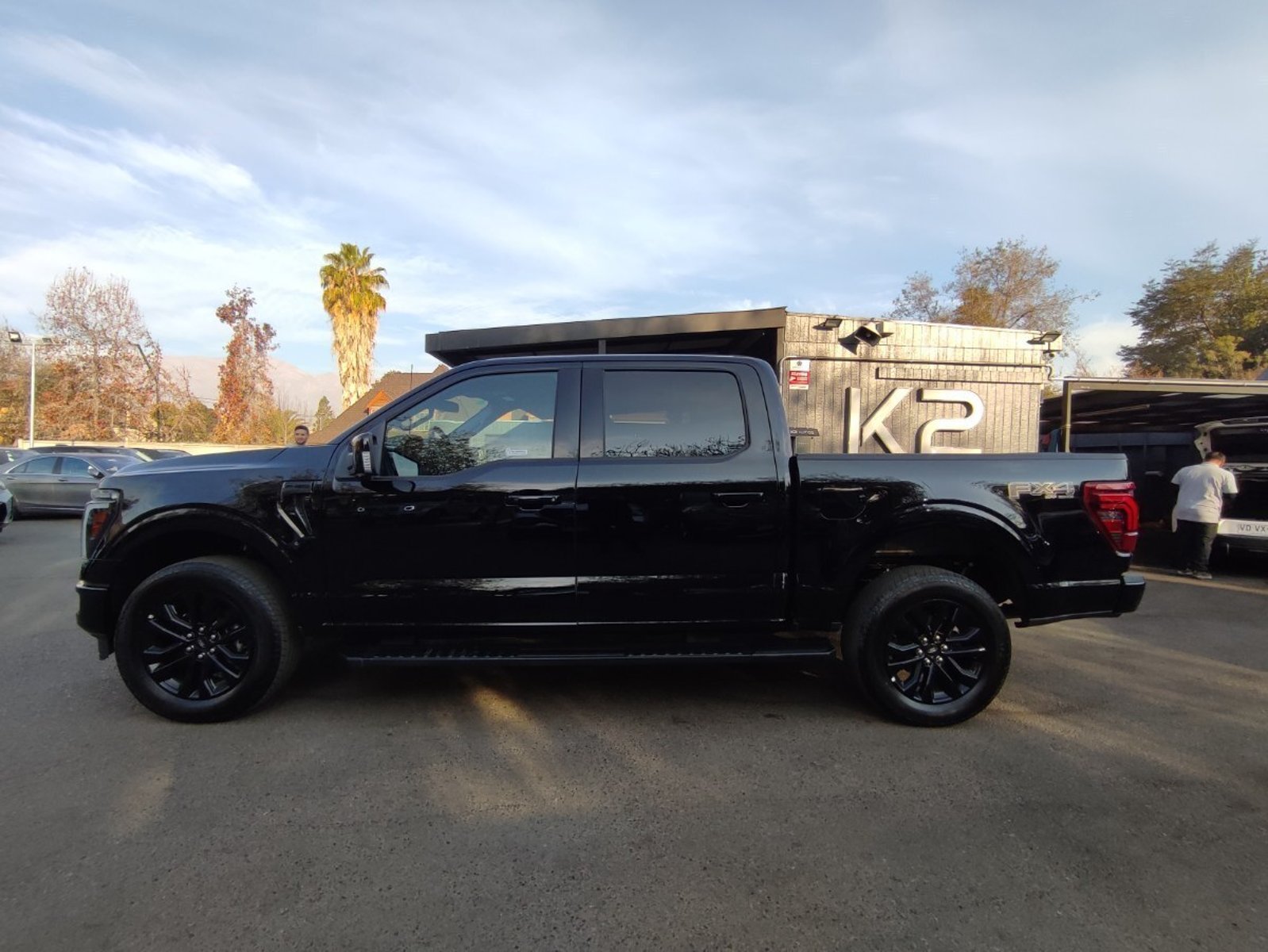 Ford F-150 LARIAT BLACK 5.0 V8 4X4 2026 - Imagen 4 de 14