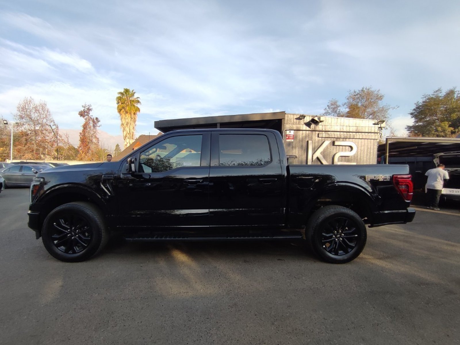 Ford F-150 LARIAT BLACK 5.0 V8 4X4 2026 - Foto 4 de 14