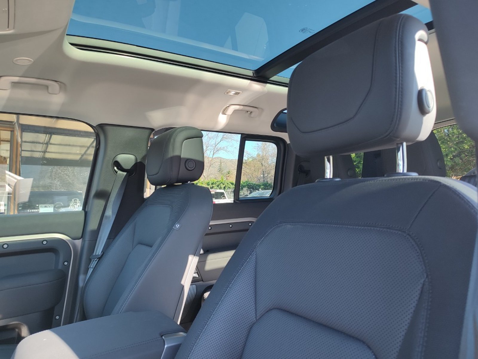 Land Rover DEFENDER X-DYNAMIC S 3.0 4WD 2023 - Imagen 12 de 19