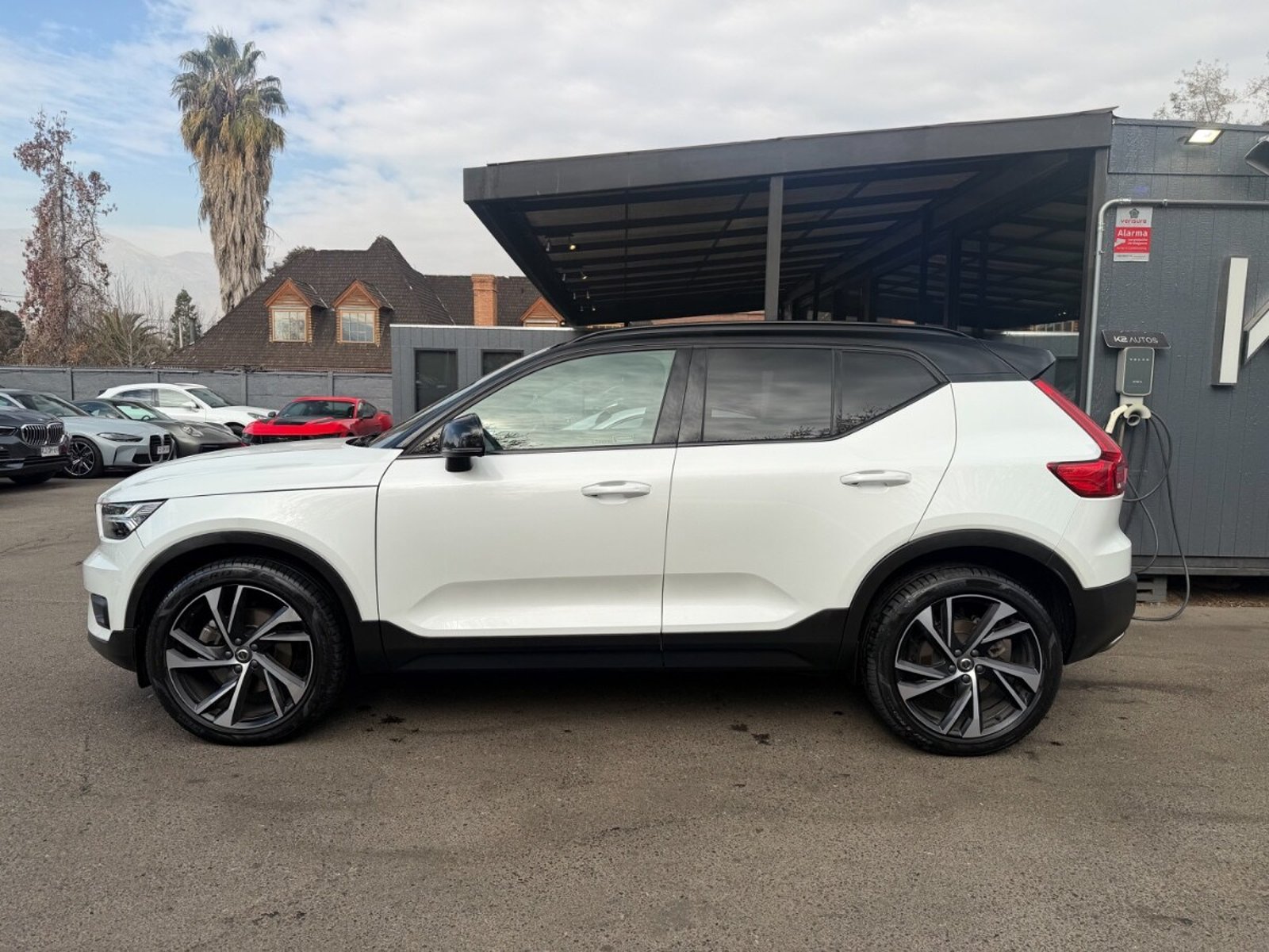 VOLVO XC40 T5 R-DESIGN PLUS 2.0 AWD 2020 - Foto 3 de 17