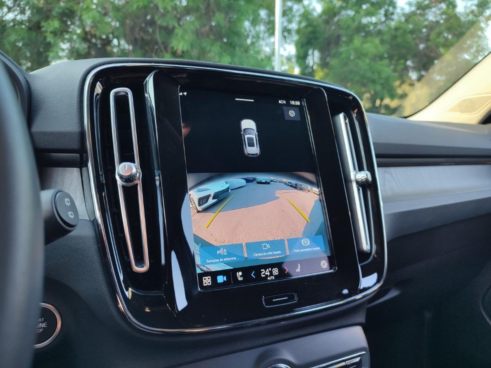 Volvo XC40 B4 PLUS 2.0 MHEV 2024 - Imagen 12 de 17