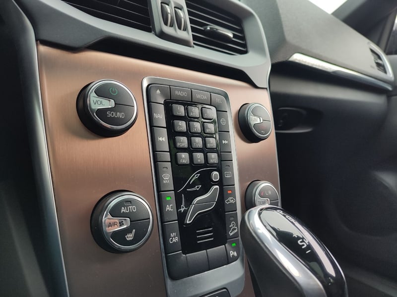 Volvo V40 CROSS COUNTRY AWD LIMITED 2019 - Imagen 15 de 17