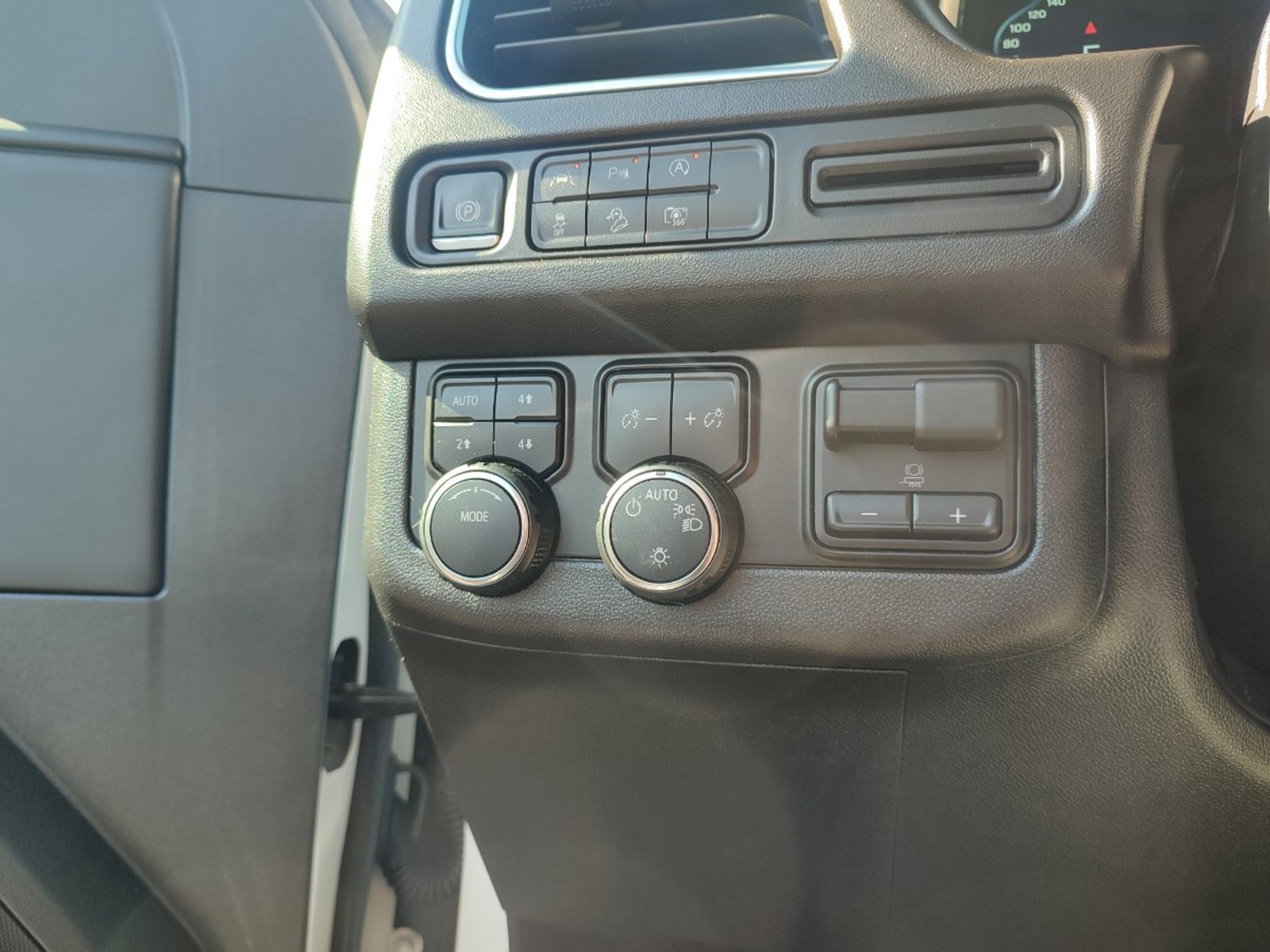 Chevrolet SUBURBAN Z71 5.3 4WD 2025 - Imagen 16 de 18
