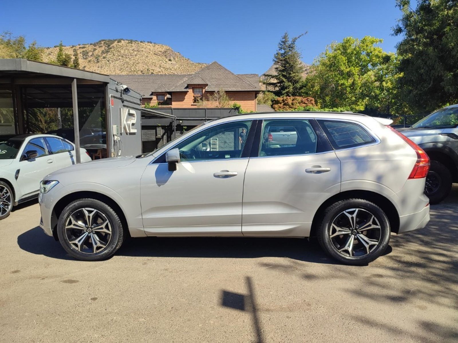 Volvo XC60 B5 II MOMENTUM 4WD 2022 - Foto 4 de 15