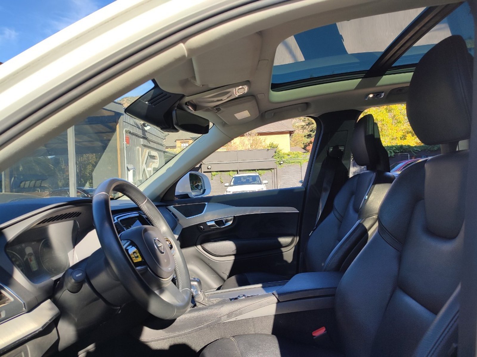 VOLVO XC90 D5 MOMENTUM 2.0 4WD 2022 - Imagen 10 de 17