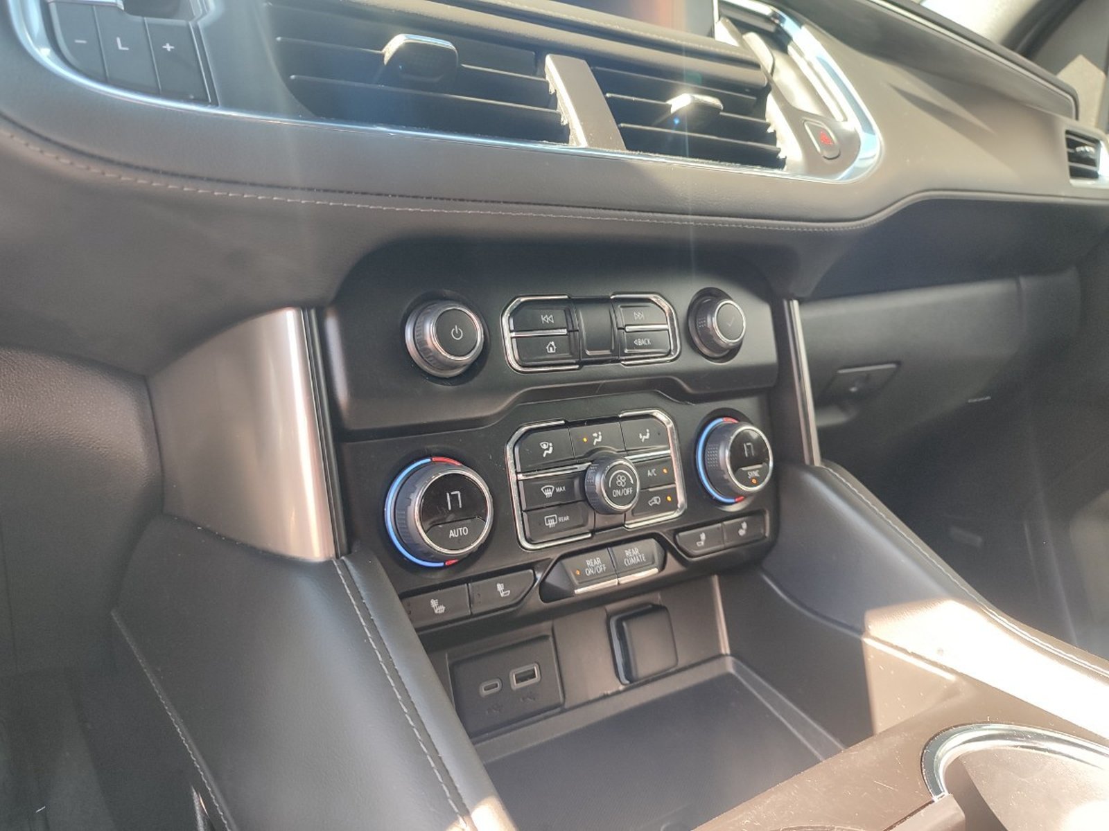 Chevrolet SUBURBAN Z71 5.3 4WD 2025 - Imagen 13 de 18