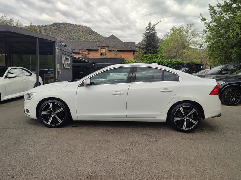 Volvo S60 T6 RDESIGN 4WD 2.0 2018 - Imagen 4 de 16