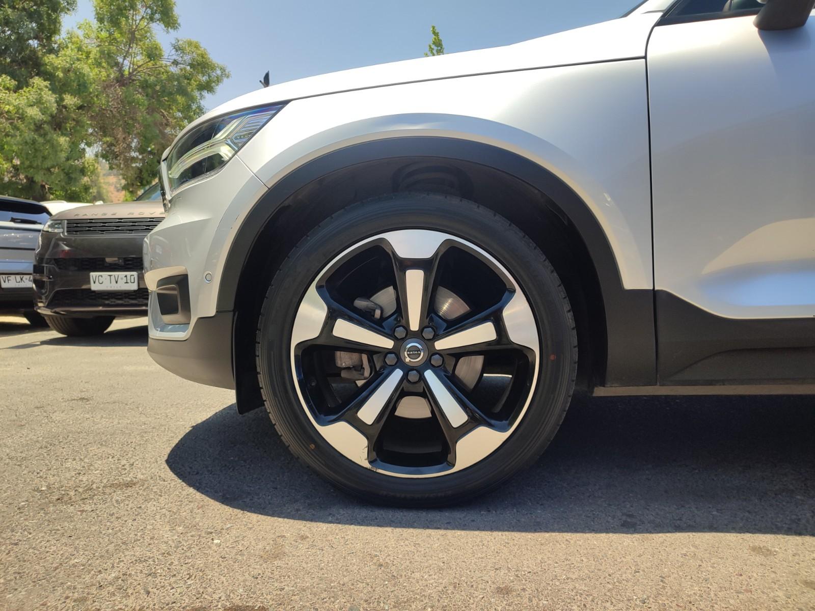 Volvo XC40 T5 MOMENTUM PLUS 4WD 2.0 2019 - Foto 4 de 17