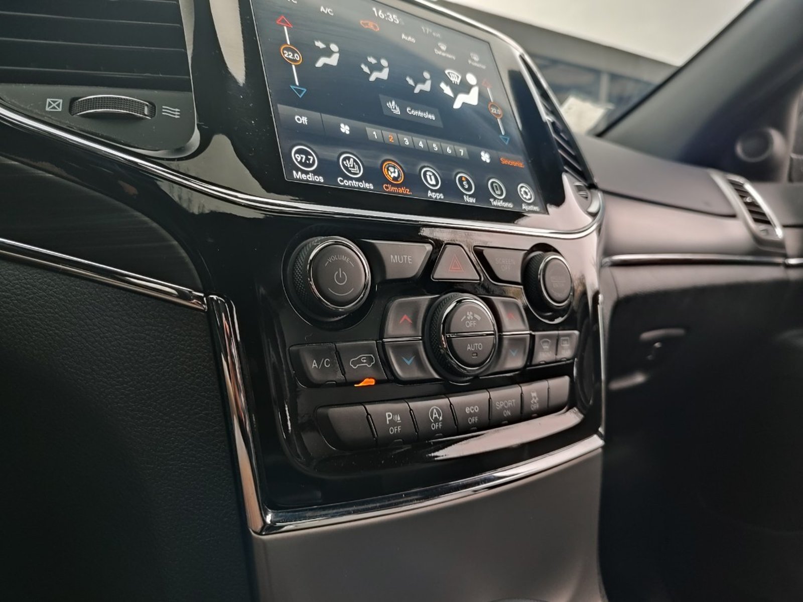 JEEP GRAND CHEROKEE LIMITED LX 3.6 4X4 2021 - Imagen 16 de 18