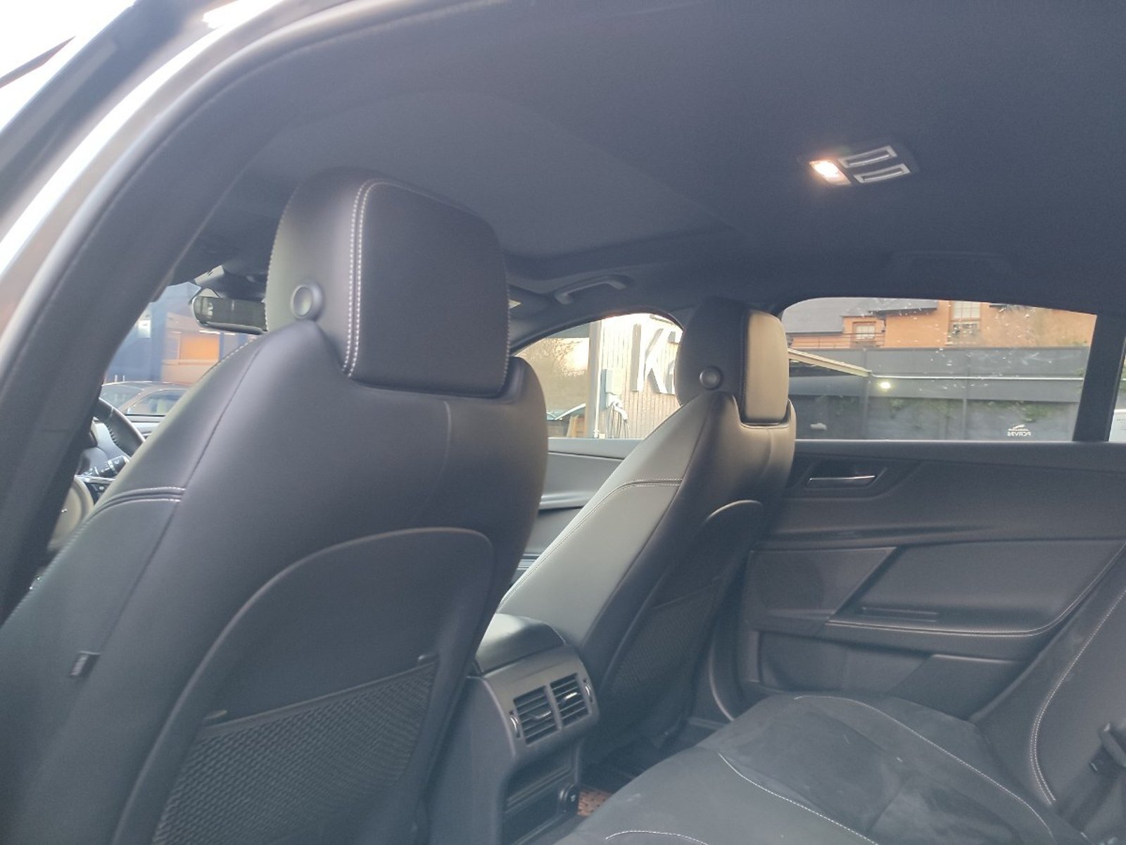 Jaguar XE S/C 3.0 S AT 2020 - Imagen 9 de 16