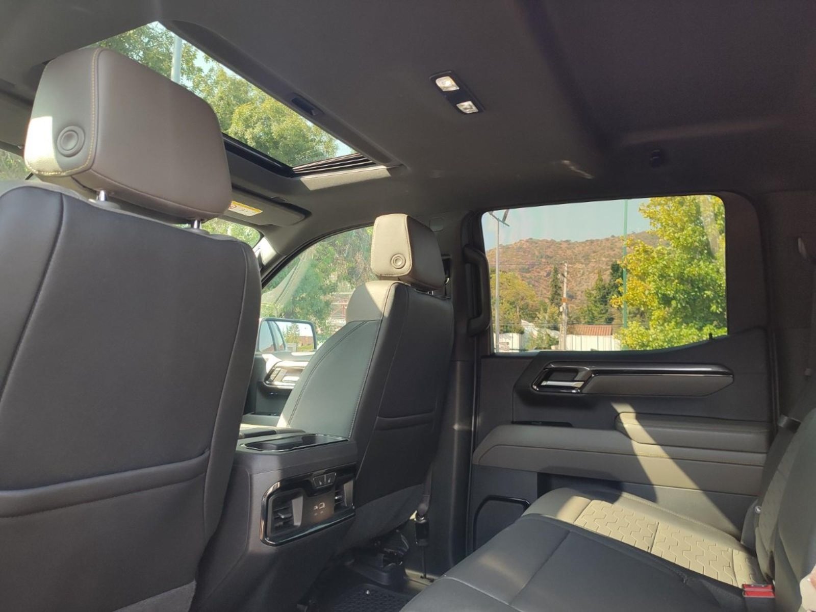 Chevrolet SILVERADO ZR2 6.2L 4WD 2023 - Imagen 15 de 17