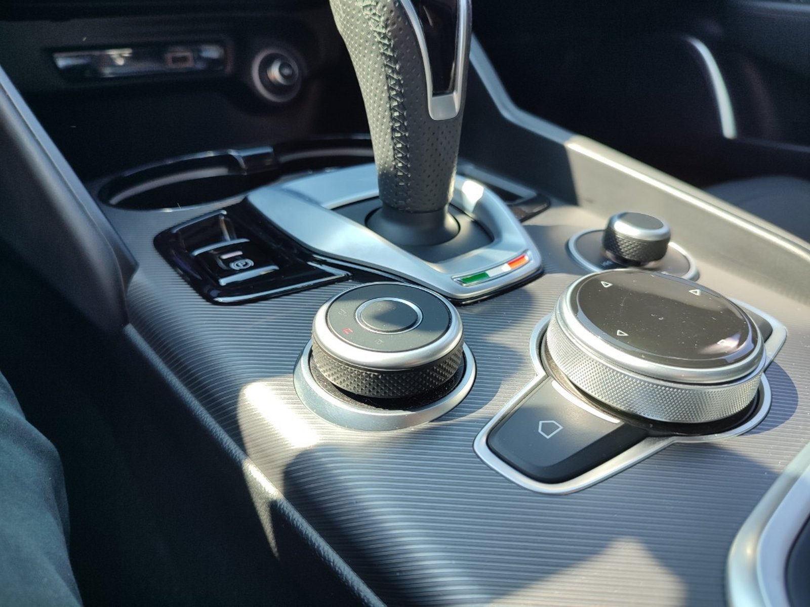 Alfa Romeo GIULIA VELOCE 2.0 TURBO 280 HP 2022 - Imagen 15 de 18