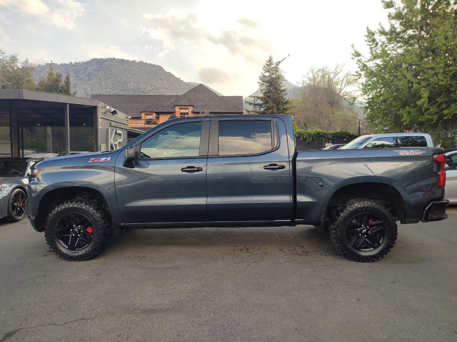 Chevrolet SILVERADO LT TRAILBOSS 5.3 4X4 2020 - Imagen 5 de 18