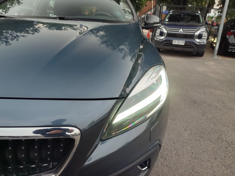 Volvo V40 CROSS COUNTRY AWD LIMITED 2019 - Imagen 3 de 17