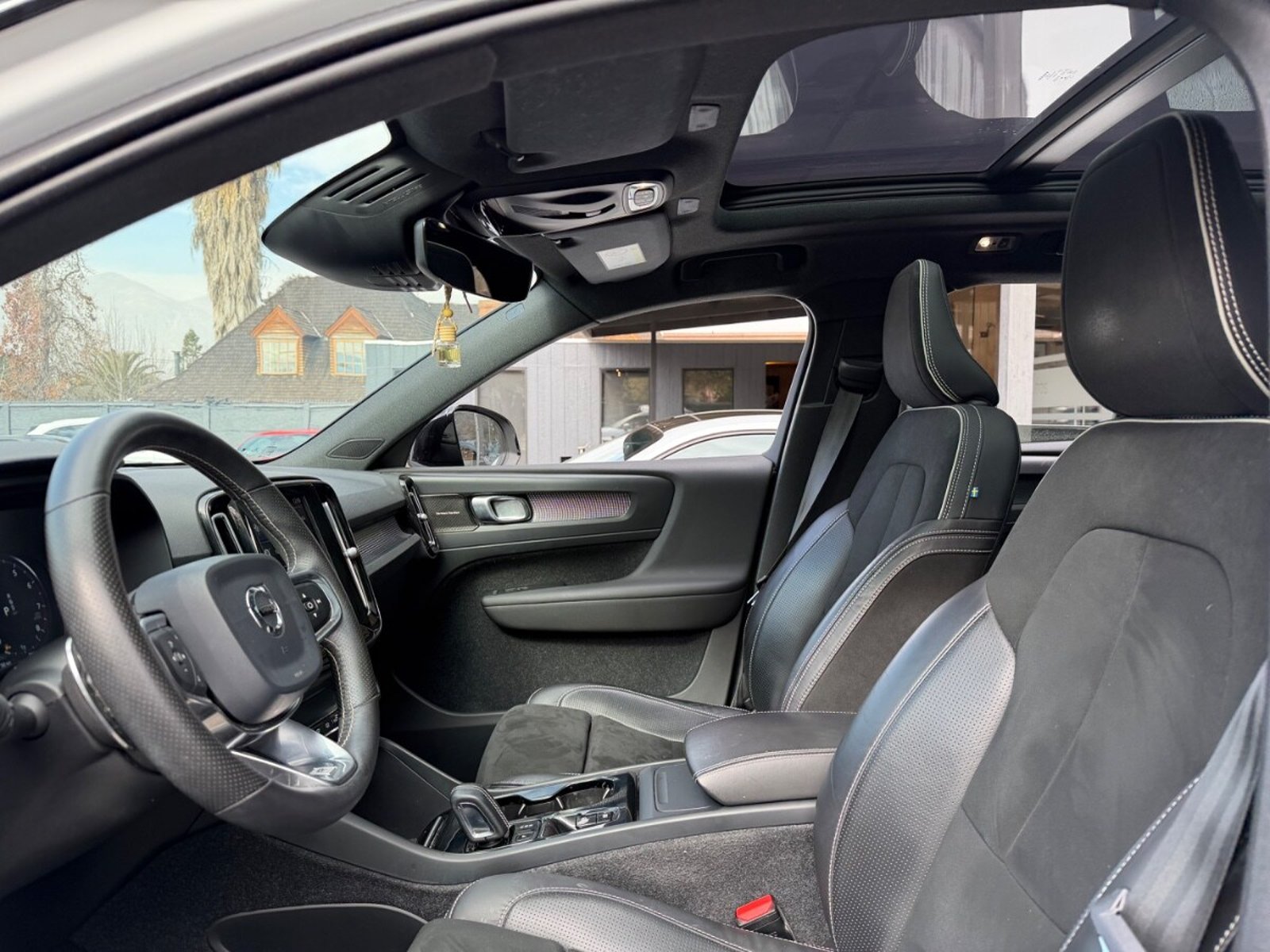 VOLVO XC40 T5 R-DESIGN PLUS 2.0 AWD 2020 - Imagen 11 de 17