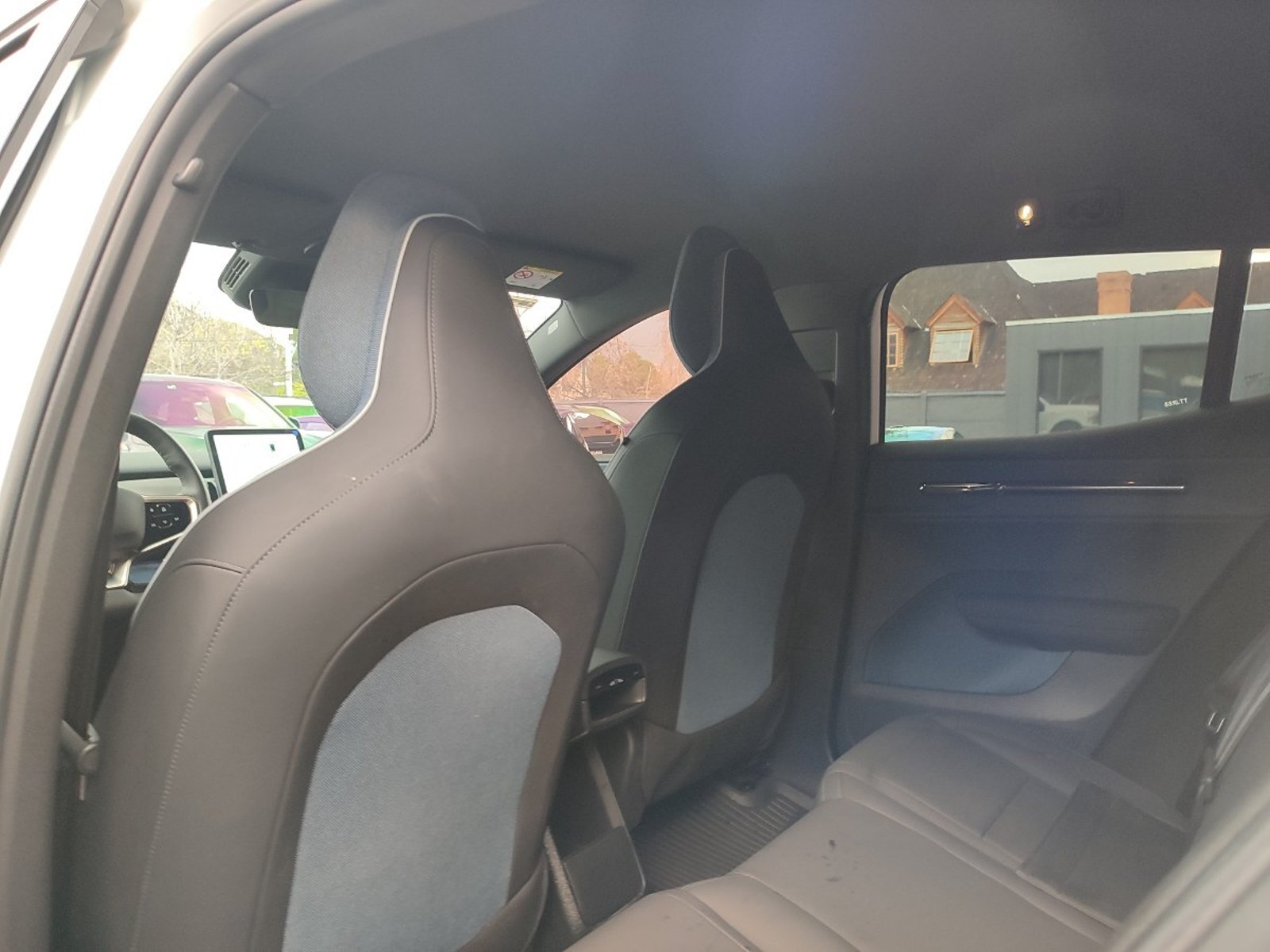 Volvo EX30 PLUS E60 BEV 69 KWH 2025 - Imagen 8 de 15