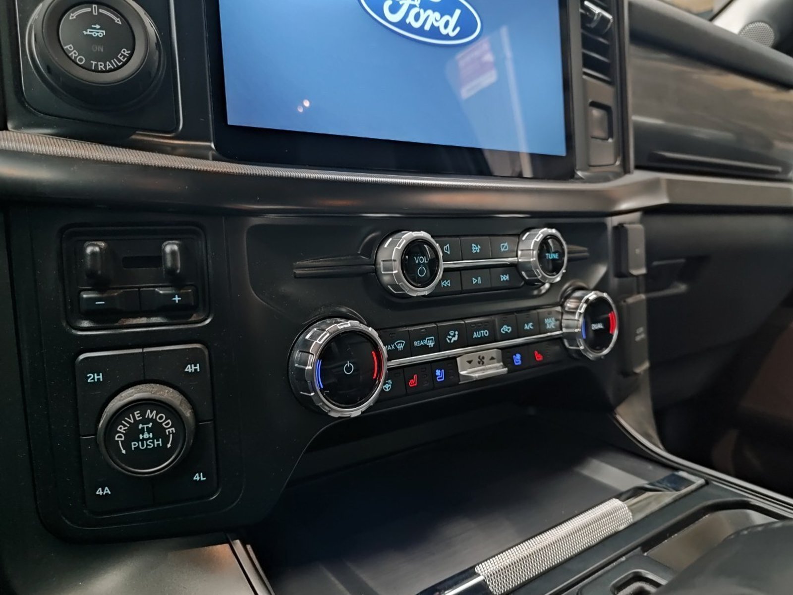 FORD F-150 LARIAT BLACK 5.0 V8 4X4 2025 - Imagen 12 de 15