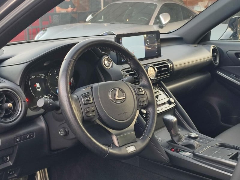 Lexus IS300 F SPORT 2.0 2024 - Imagen 9 de 17