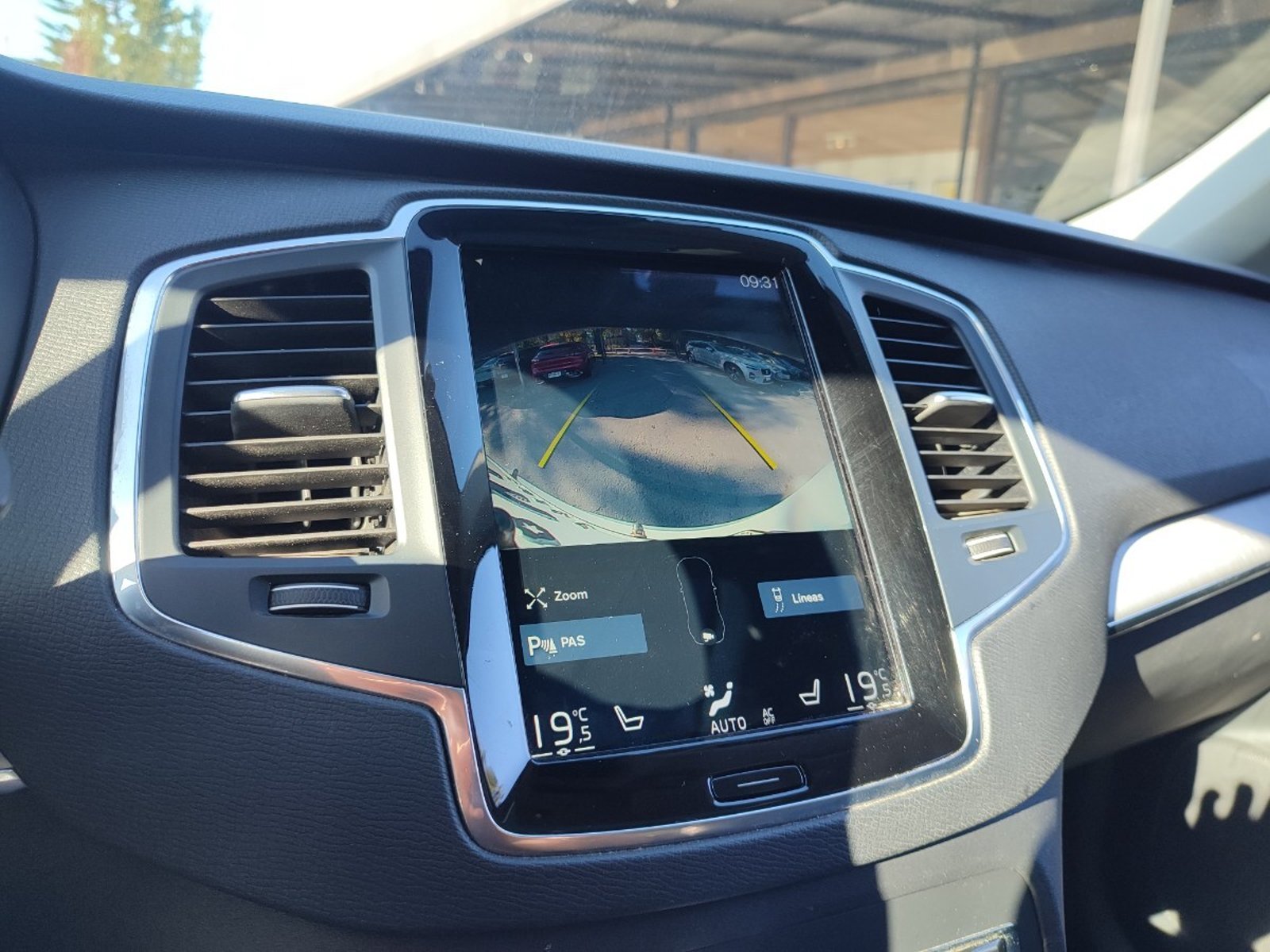 VOLVO XC90 D5 MOMENTUM 2.0 4WD 2022 - Imagen 15 de 17