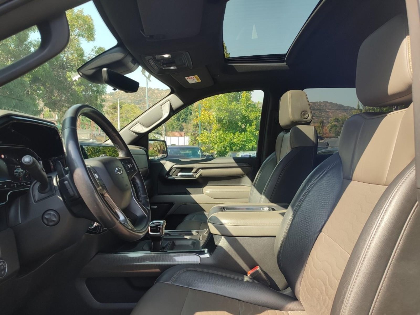 Chevrolet SILVERADO ZR2 6.2L 4WD 2023 - Imagen 10 de 17
