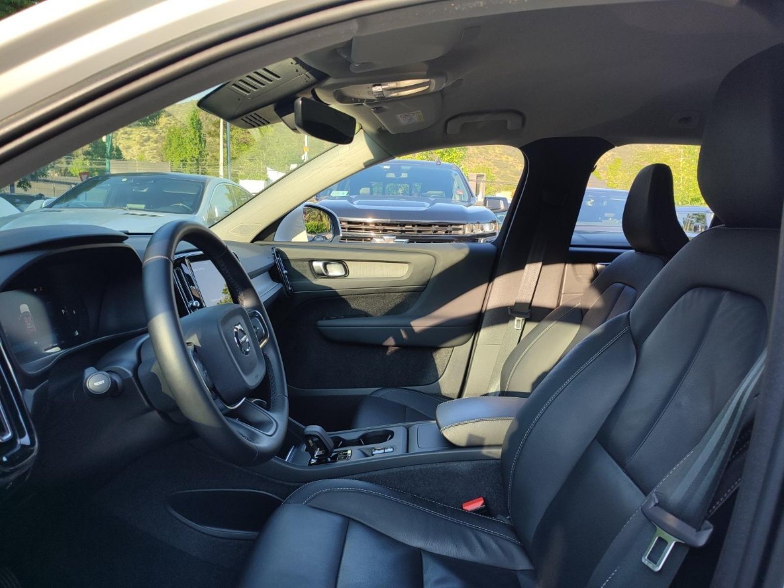 Volvo XC40 B4 PLUS 2.0 MHEV 2024 - Imagen 11 de 17