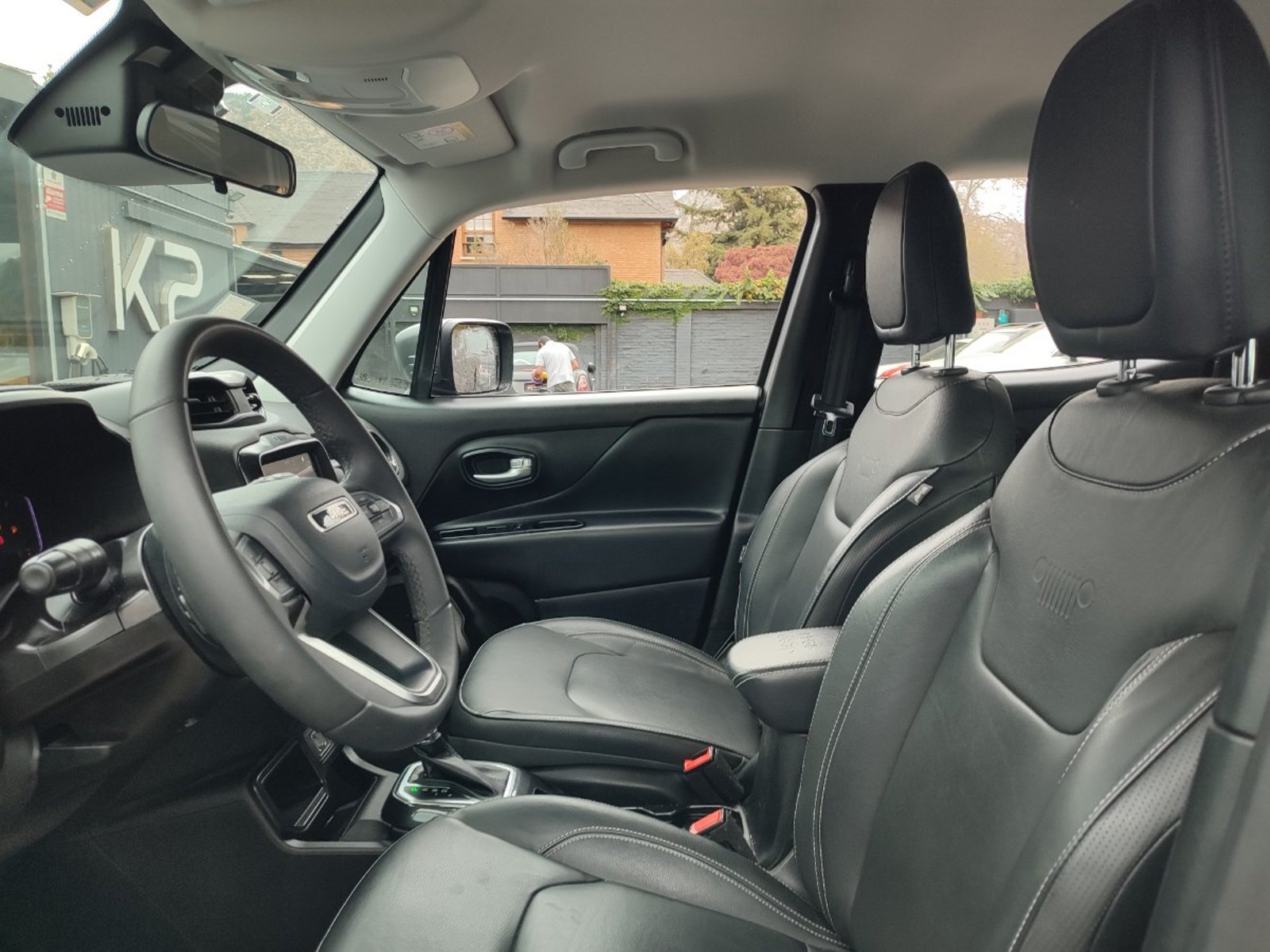 Jeep RENEGADE LONGITUDE 1.3T AT 2024 - Imagen 12 de 17