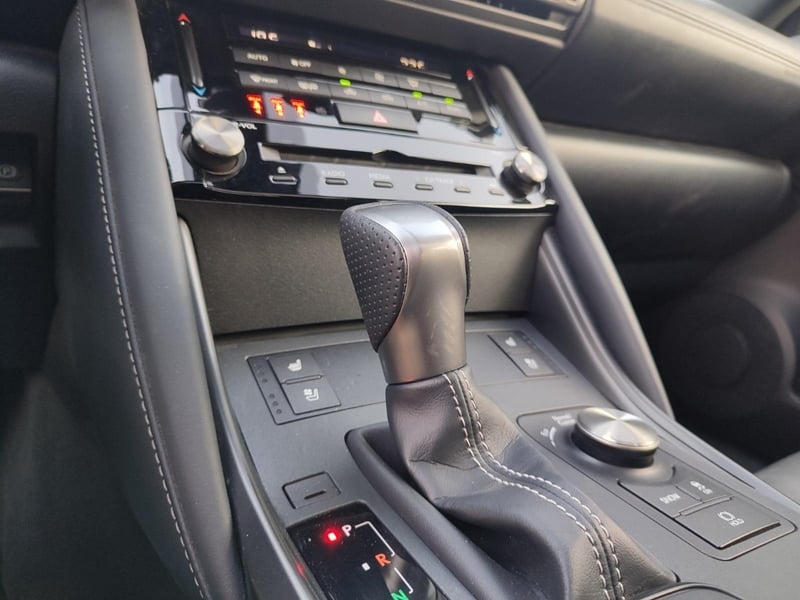 Lexus IS300 F SPORT 2.0 2024 - Imagen 15 de 17