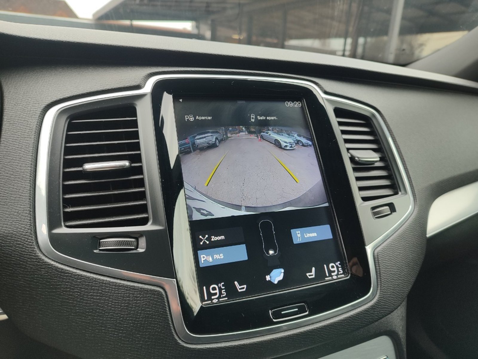 Volvo XC90 D5 MOMENTUM 2.0 4WD 2019 - Imagen 17 de 18