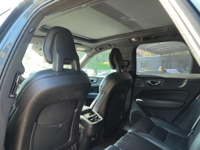 Volvo XC60 D5 INSCRIPTION 2.0 4WD 2018 - Imagen 15 de 17