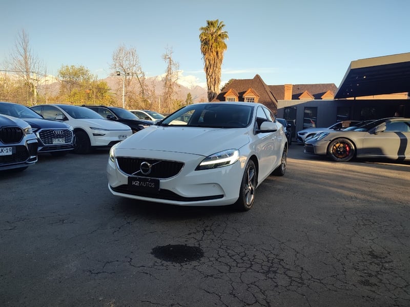 Volvo V40 T4 MOMENTUM PLUS 2.0 FWD 2020