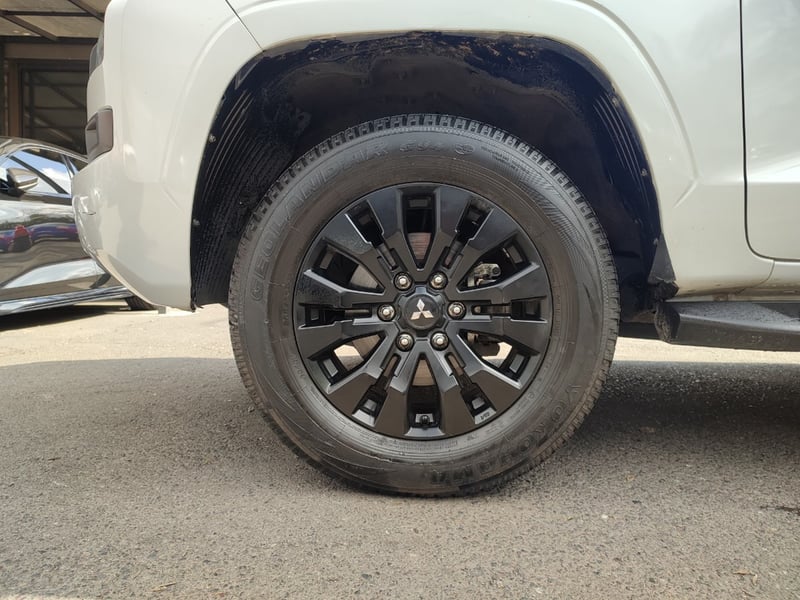 Mitsubishi L200 DAKAR XR 4X4 2.4 AT 2025 - Imagen 4 de 18