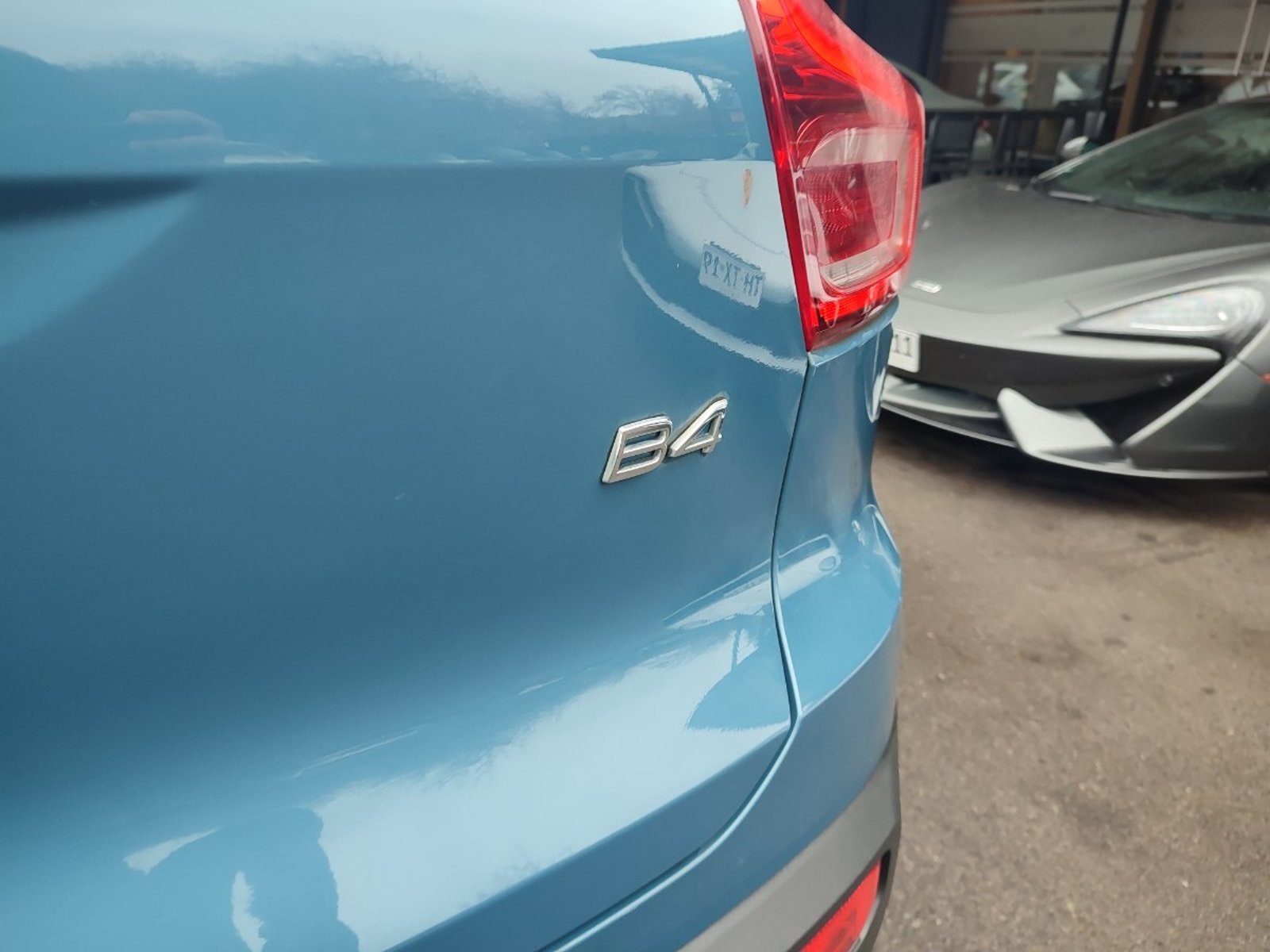 VOLVO XC40 B4 PLUS 2.0 MHEV 2024 - Imagen 8 de 17